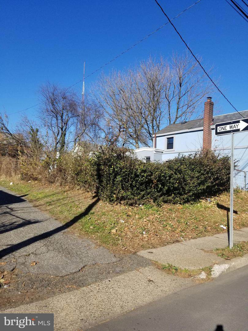 841 Calhoun Street - Photo 1