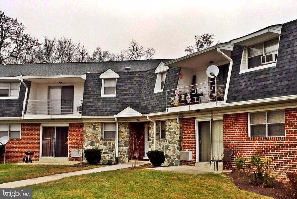 909 Cooks Lane - Photo 1