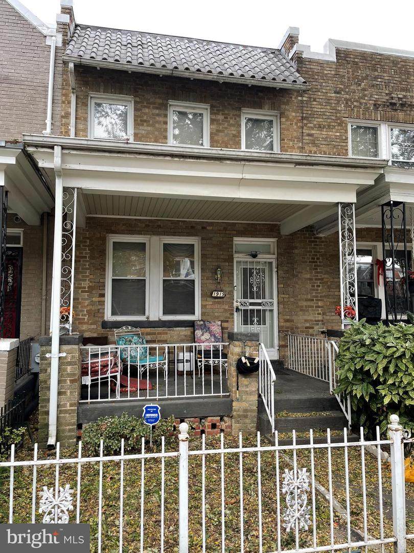 1919 Bennett Place - Photo 1