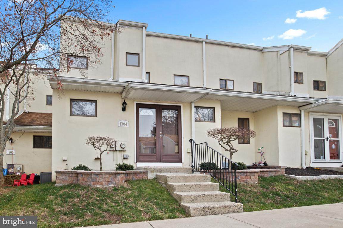 1304 Oak Circle - Photo 1