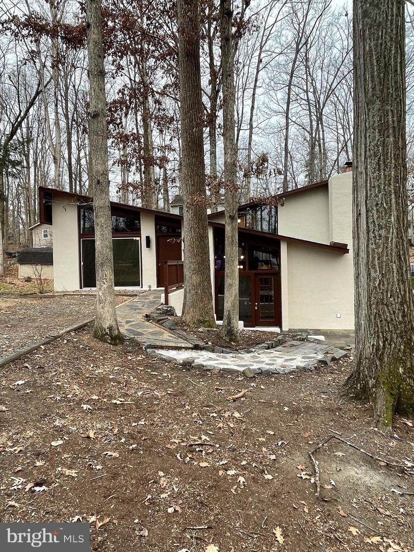 4611 Lakeview Parkway - Photo 1