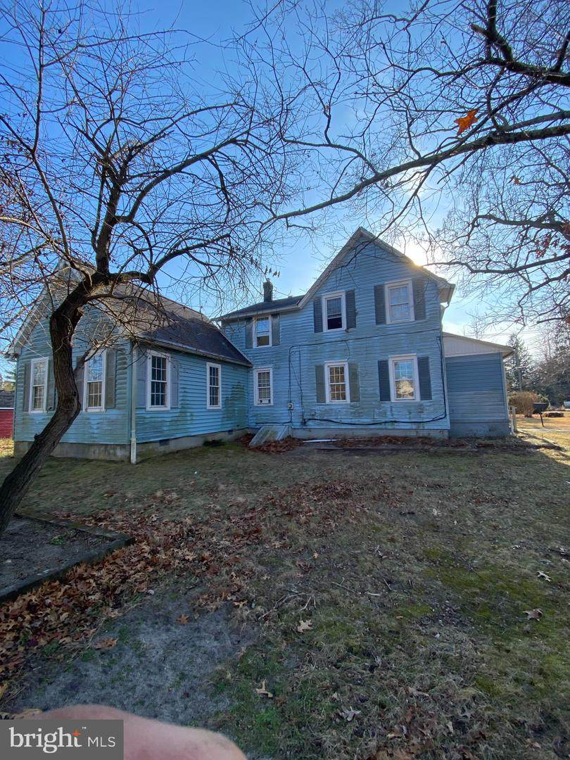 570 Bainbridge Avenue - Photo 1