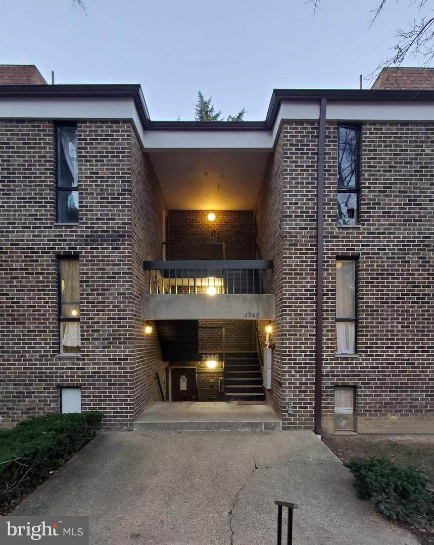 3346 Hewitt Avenue - Photo 1