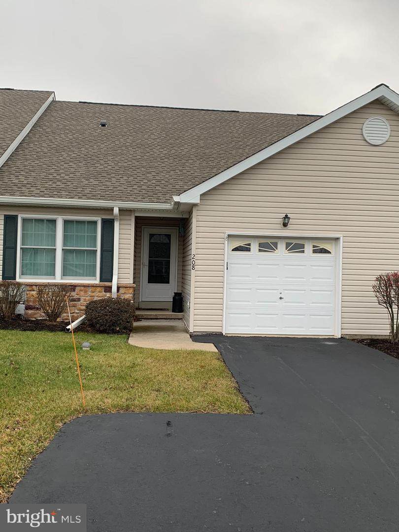 208 Franklin Court - Photo 1