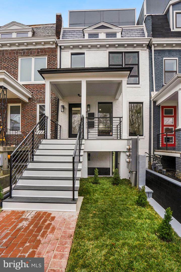 734 Kenyon Street - Photo 1