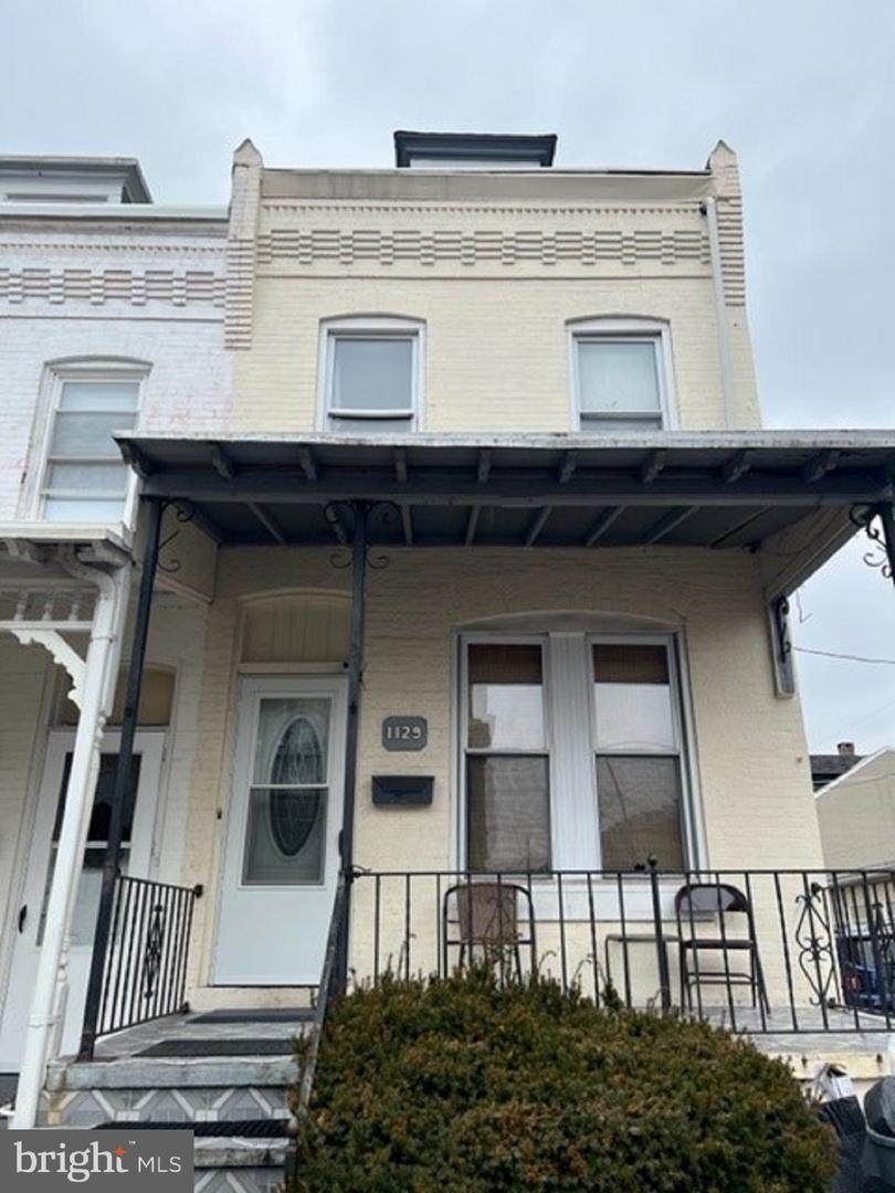 1129 Windsor Street - Photo 1
