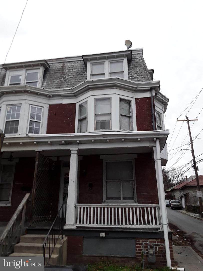 519 15TH Street - Photo 1