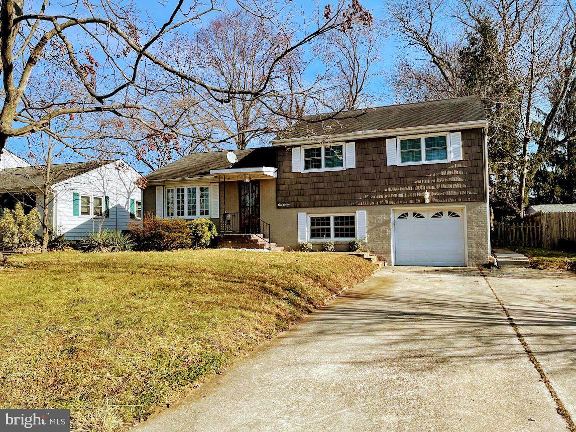 911 Westview Terrace - Photo 1