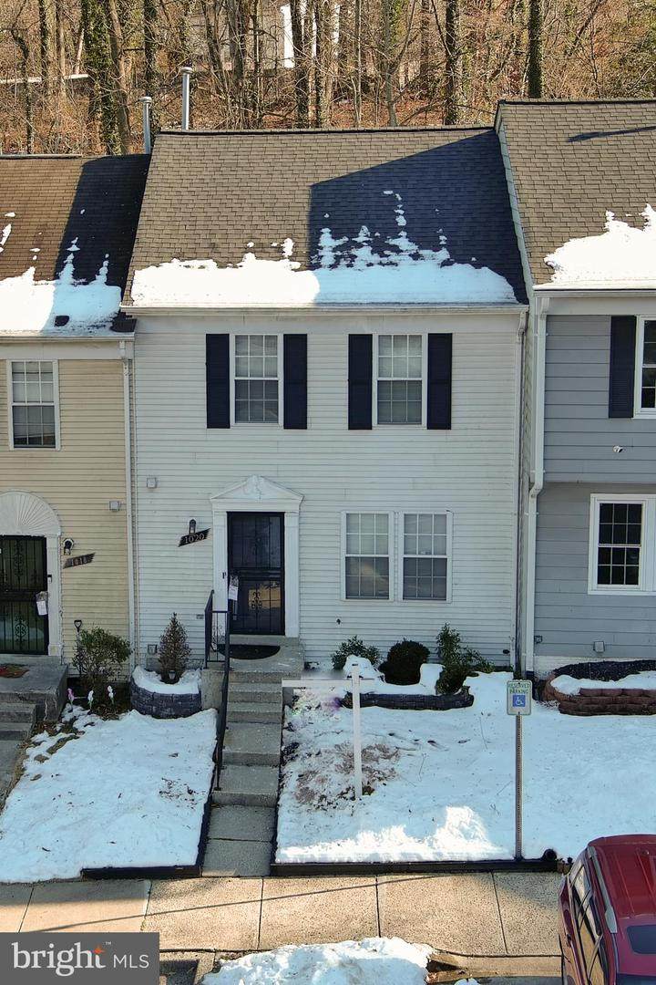 1020 Mornington Place - Photo 1