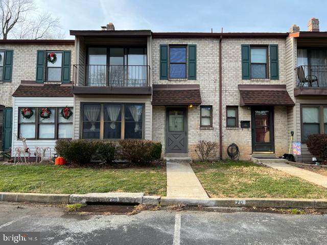215 East Court - Photo 1