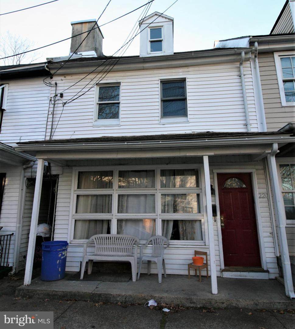 220 York Street - Photo 1