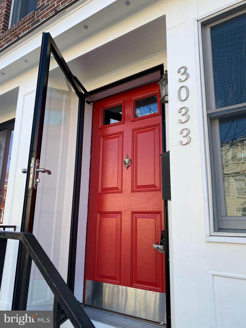 3033 Hudson Street - Photo 1