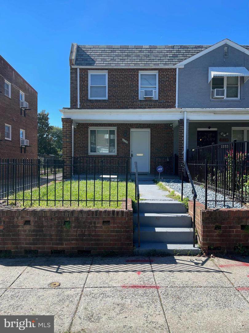 428 19TH Street - Photo 1