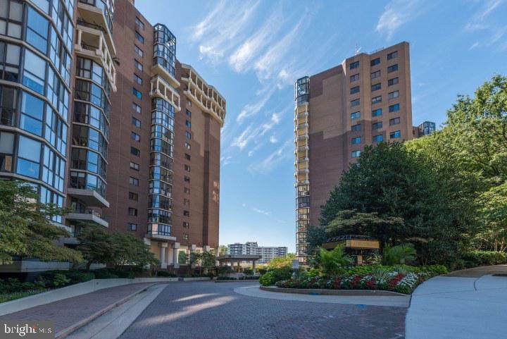 1600 Oak Street - Photo 1