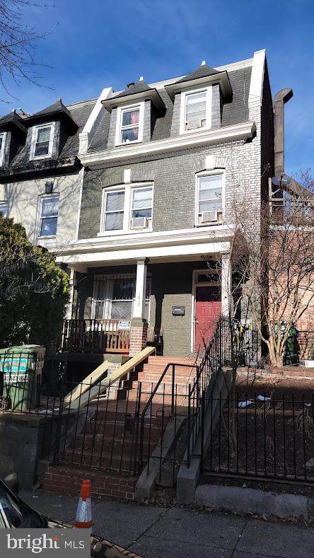 1613 Irving Street - Photo 1