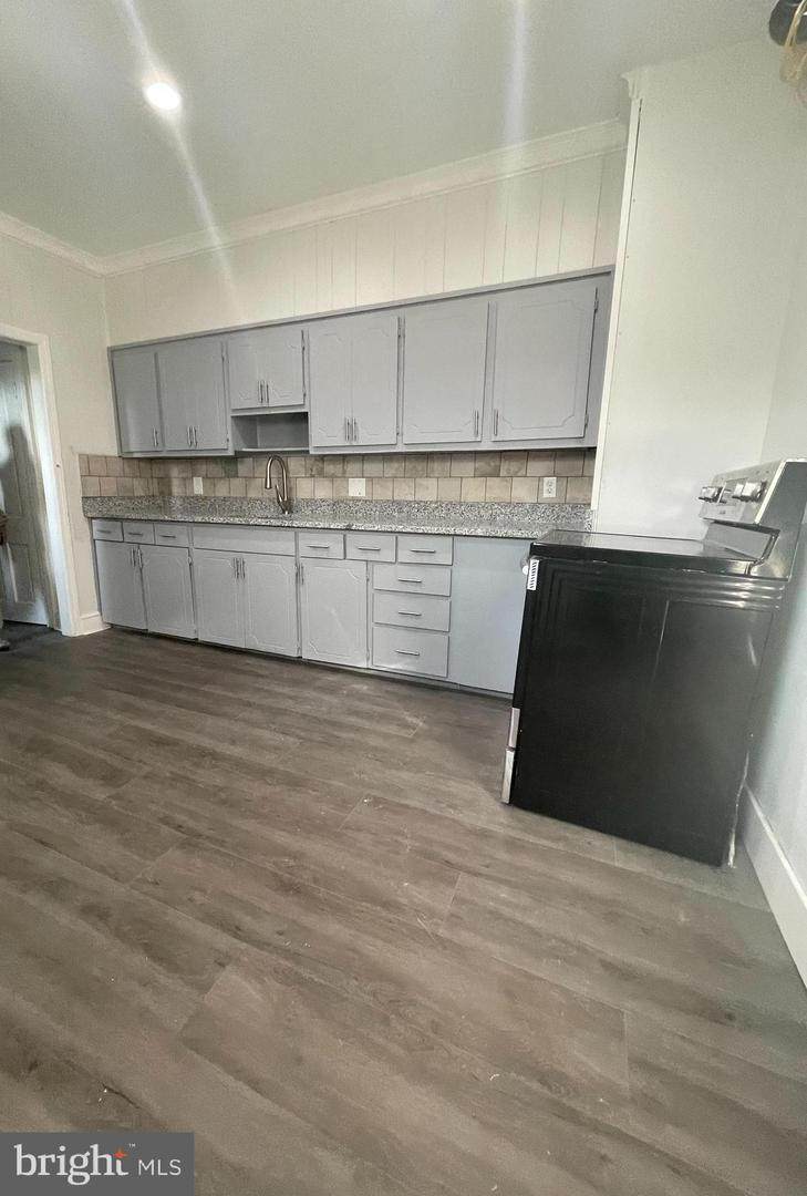 402 Washington Street - Photo 1