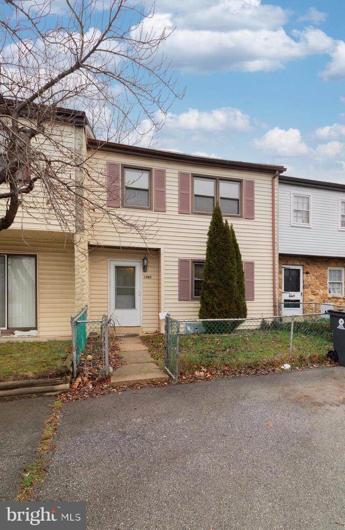 1303 Flanders Way - Photo 1