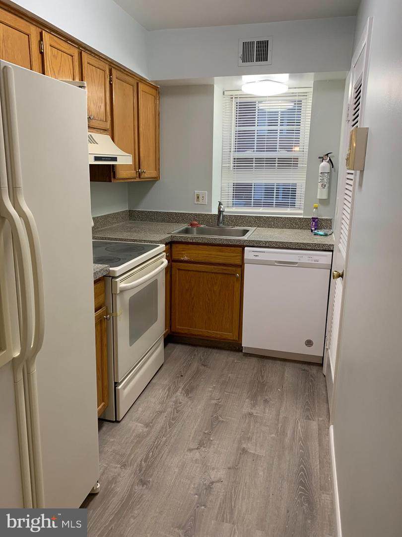 824 South Avenue - Photo 1