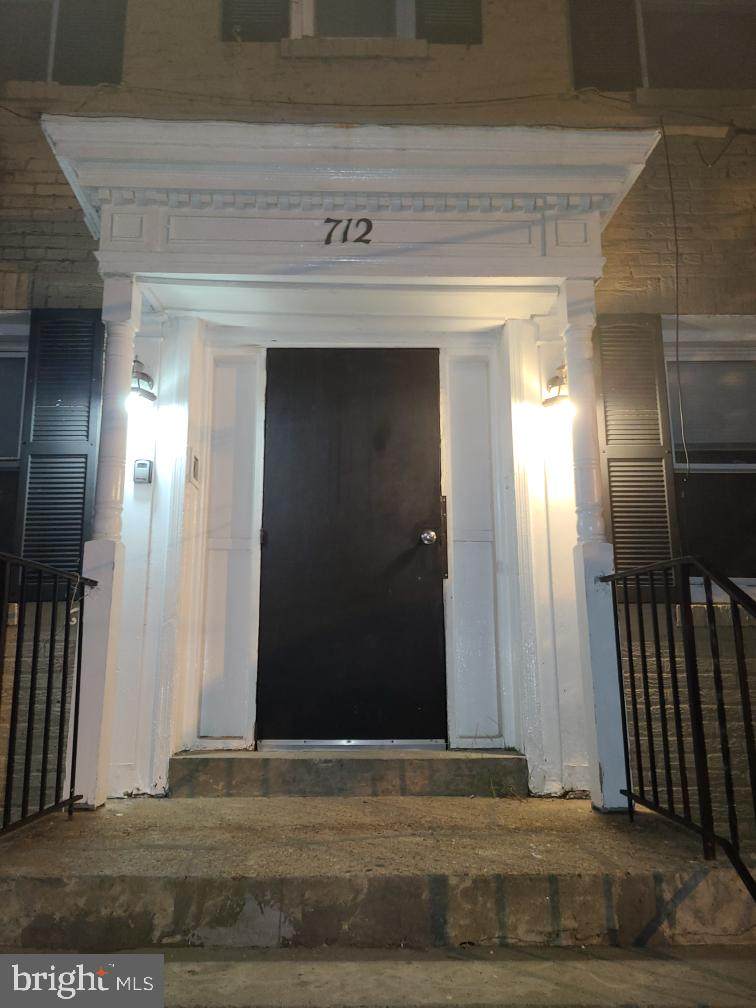 712 Bayley Place - Photo 1