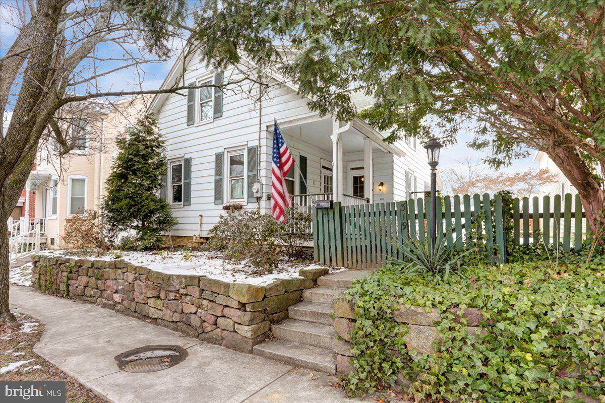 319 Broad Street - Photo 1