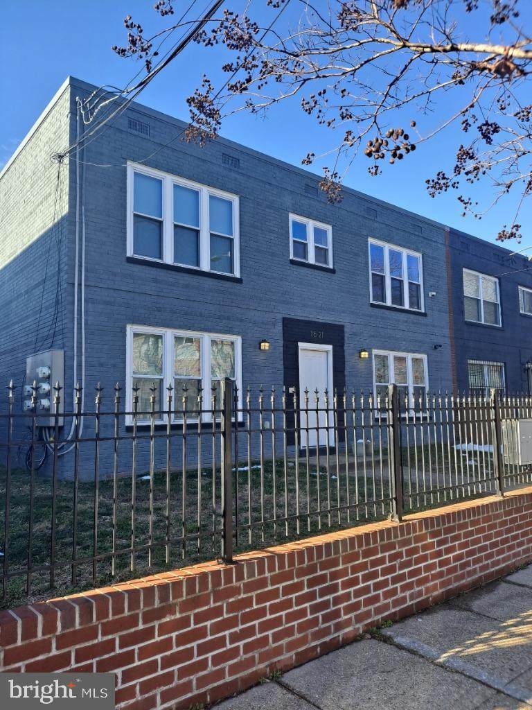 1621 Butler Street - Photo 1