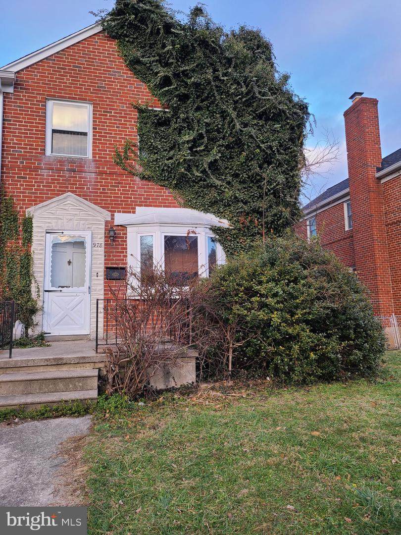 978 Masefield Road - Photo 1
