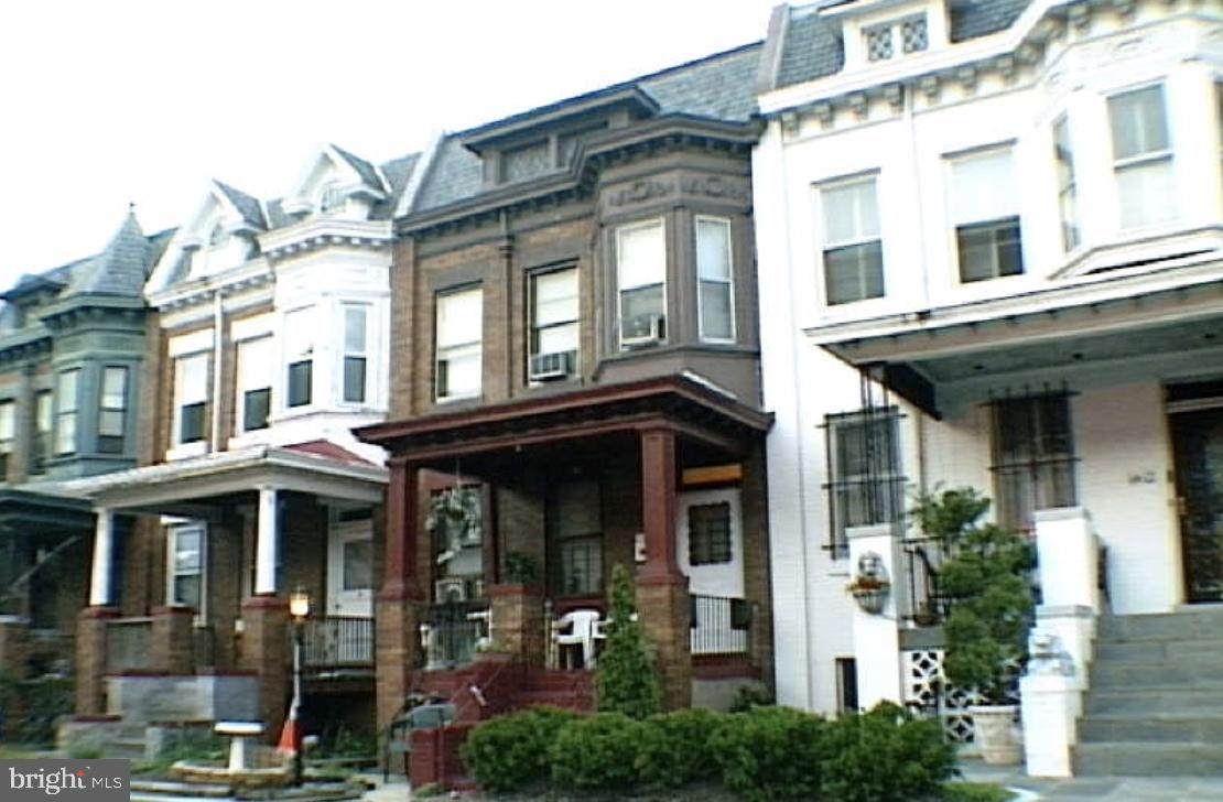 1410 Meridian Place - Photo 1
