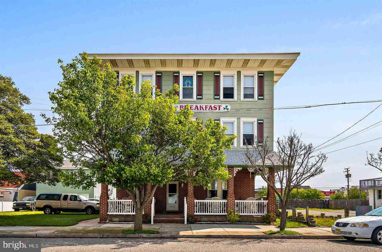 137 Spicer Avenue - Photo 1