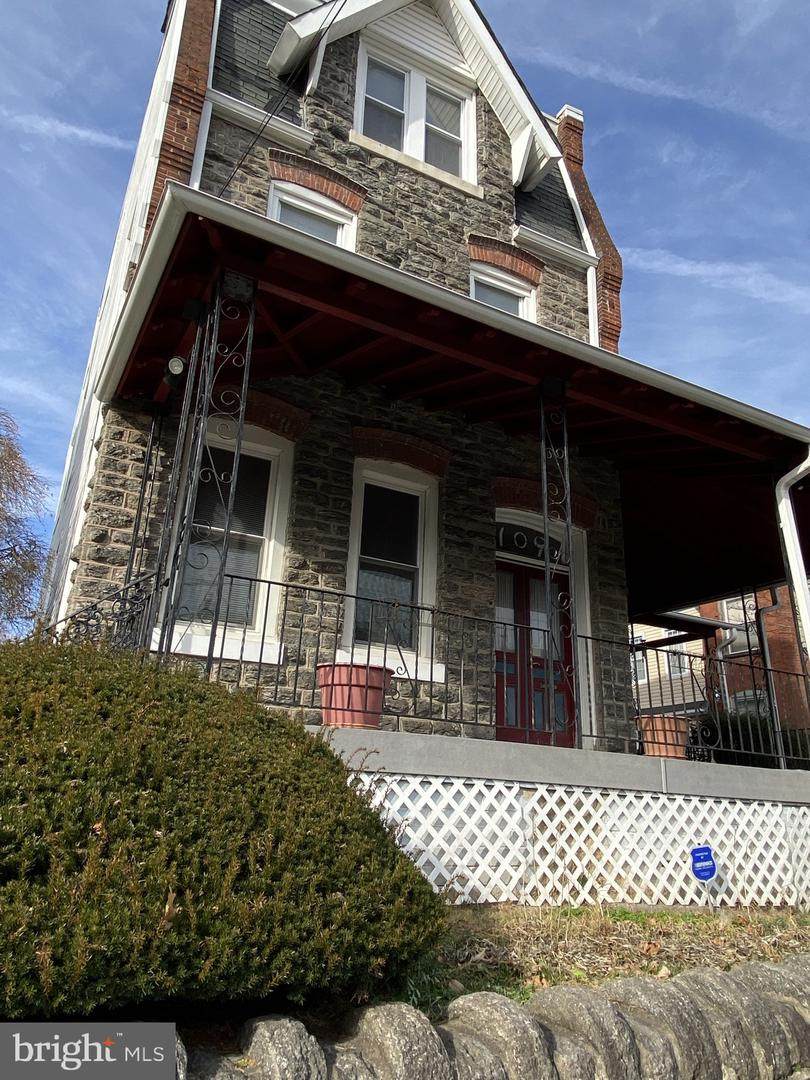 109 Washington Lane - Photo 1