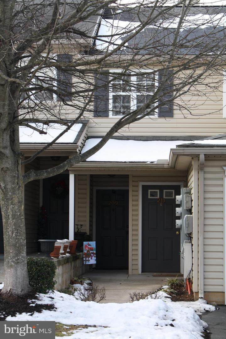 209 Sparrow Road - Photo 1