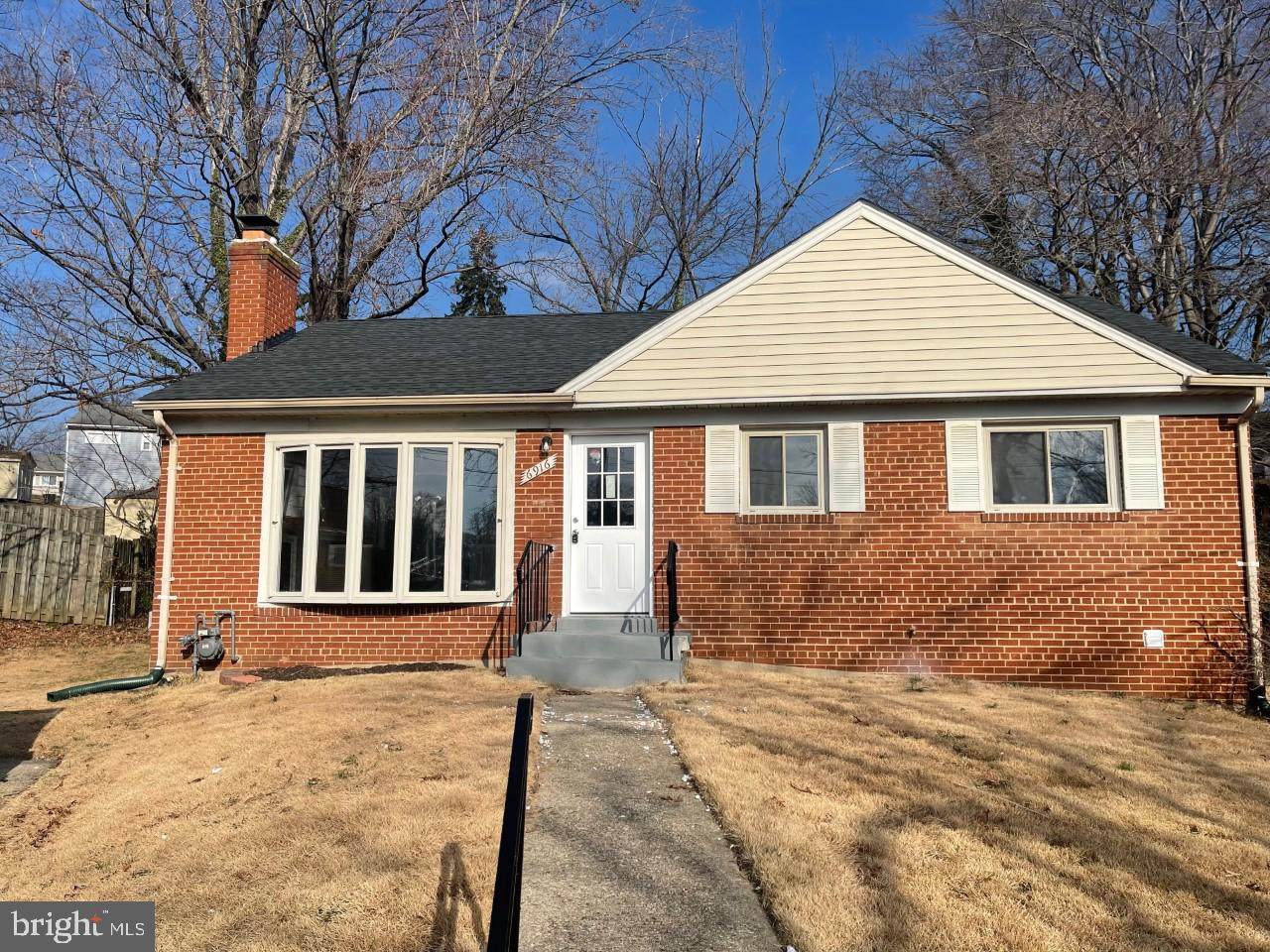 6916 Kipling Parkway - Photo 1