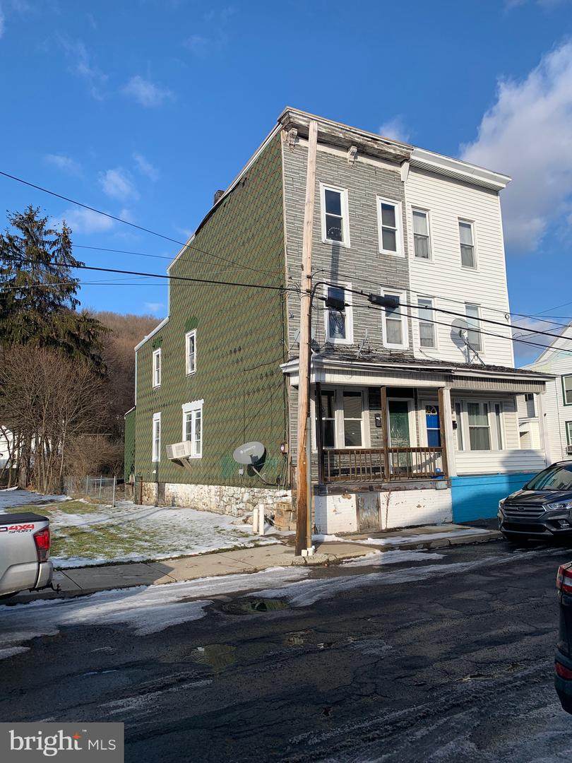 136 B Street - Photo 1