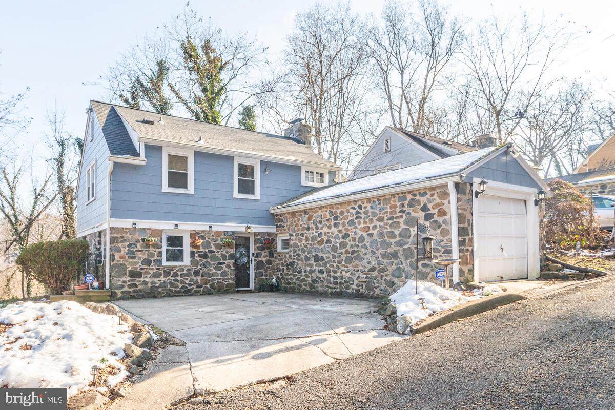 2500 Parkview Road - Photo 1