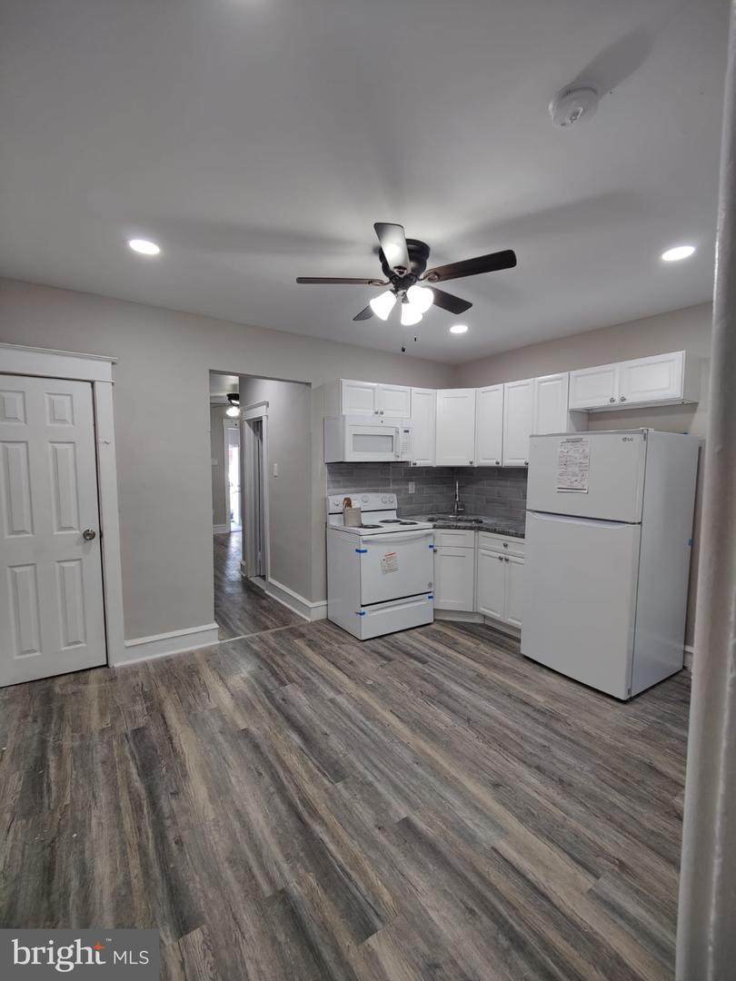4323 8TH Street - Photo 1