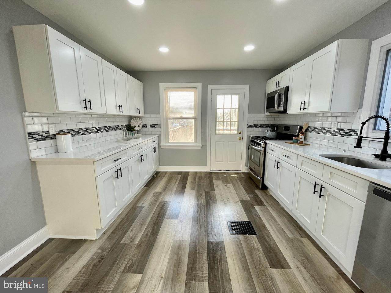 340 Edmonds Avenue - Photo 1