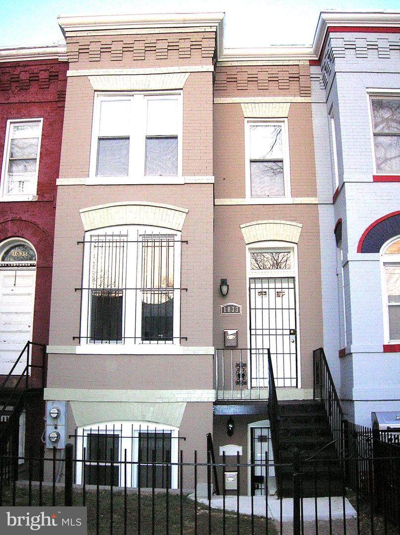 1033 5TH Street - Photo 1