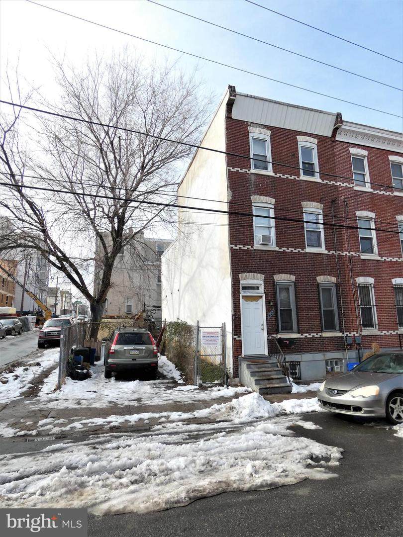 522 32ND Street - Photo 1