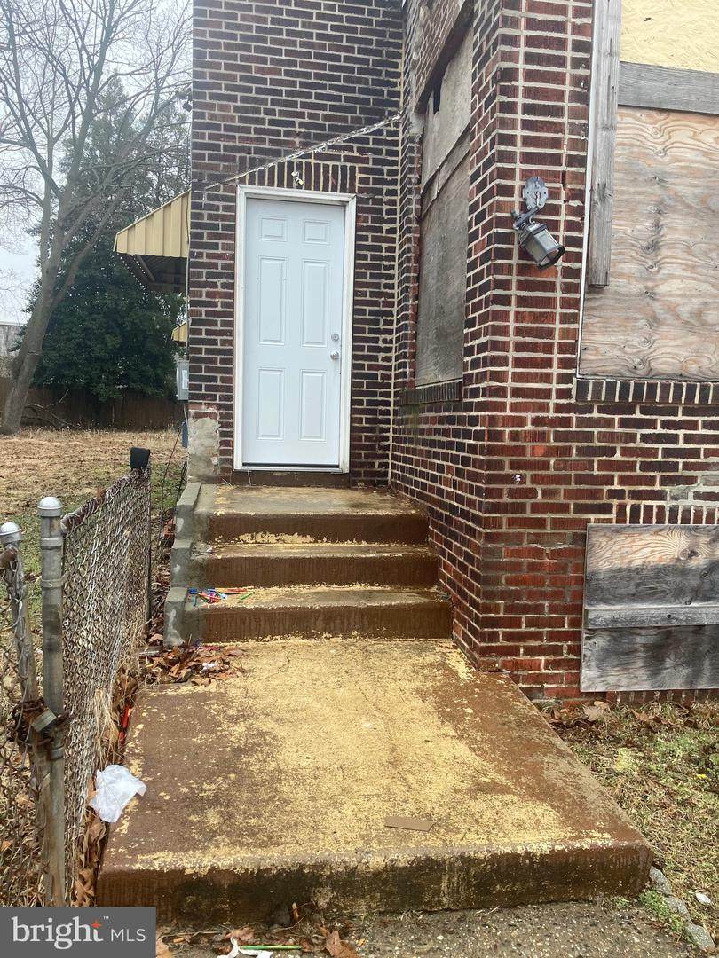 1736 Tioga Street - Photo 1