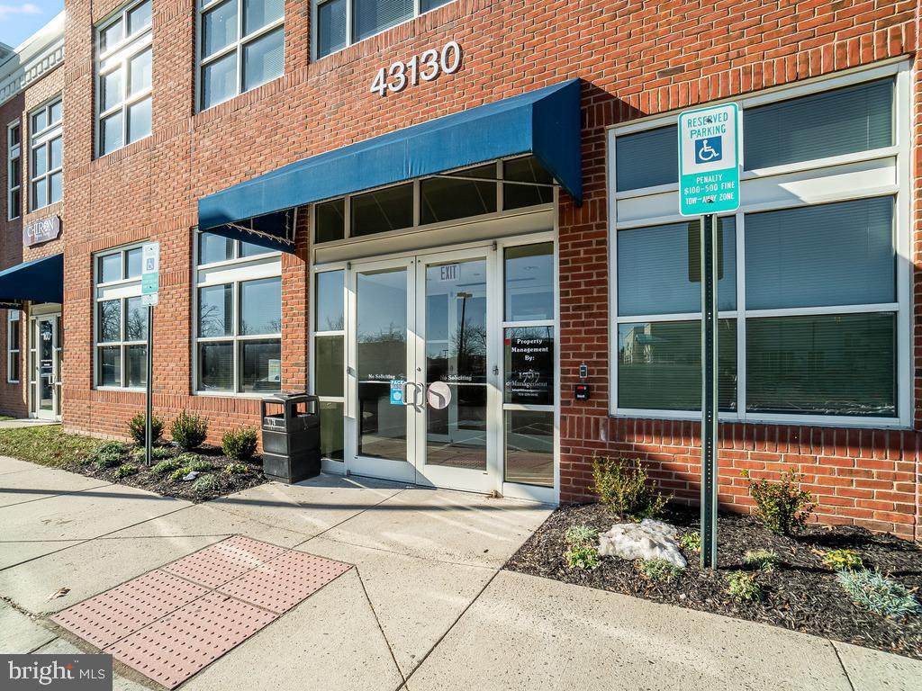 43130 Amberwood Plaza - Photo 1