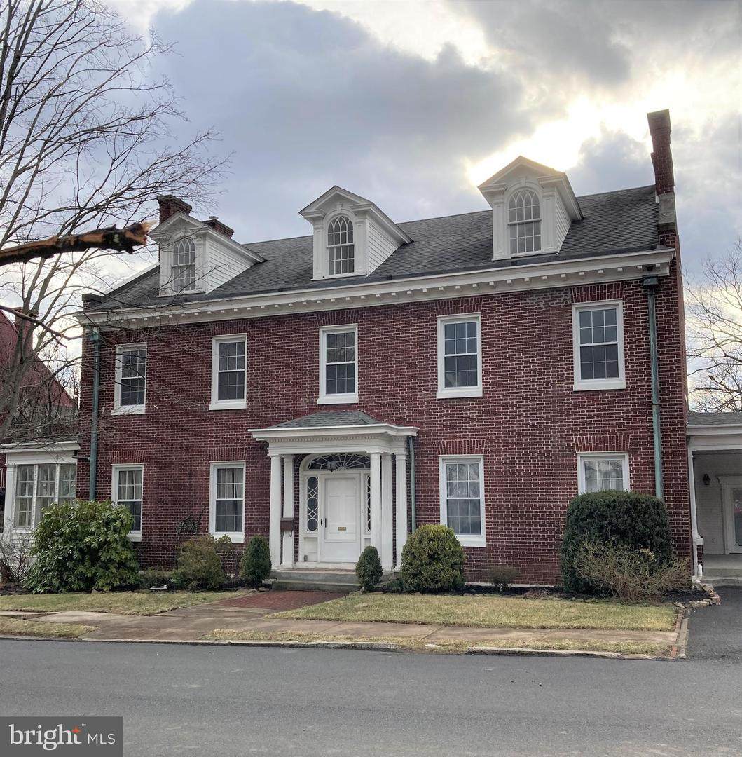722 Washington Street - Photo 1
