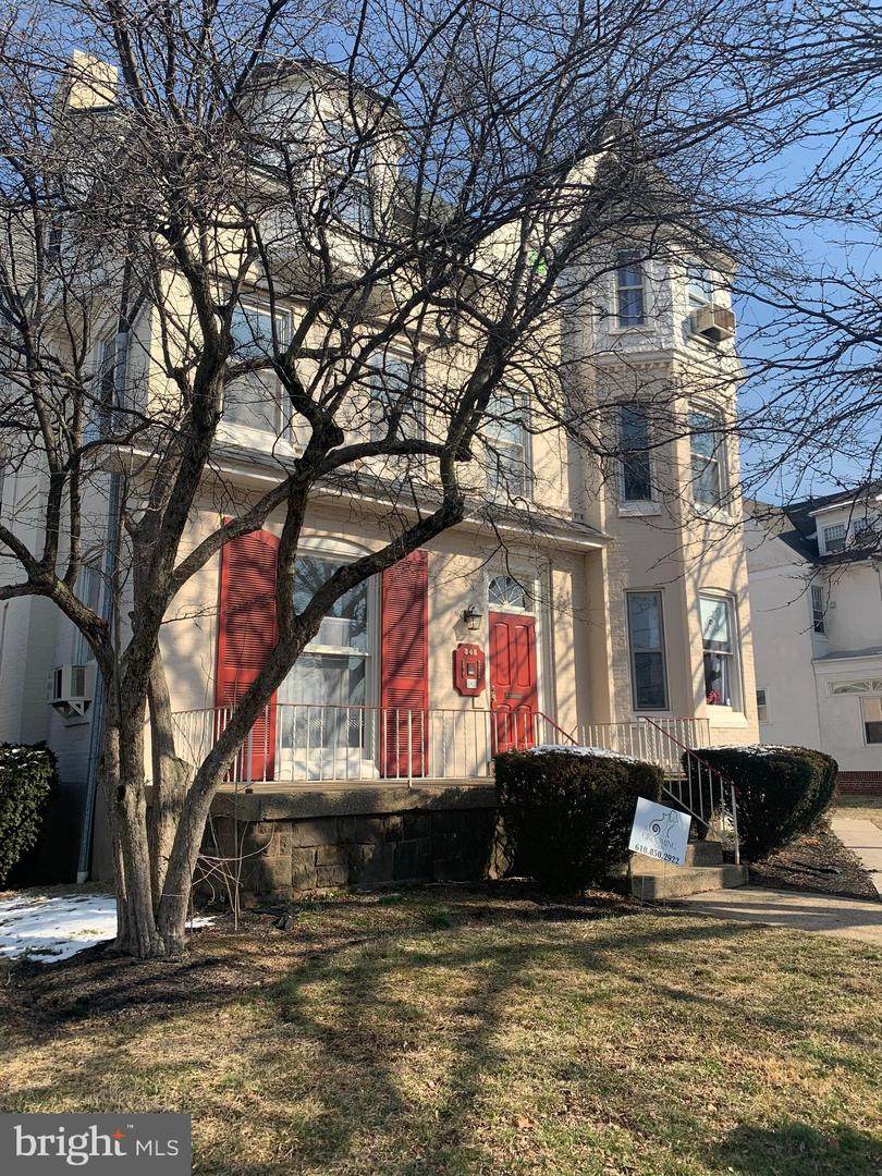 345 King Street - Photo 1
