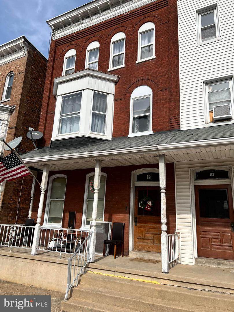 19 Carlisle Avenue - Photo 1