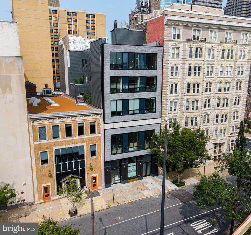 2207 Chestnut Street - Photo 1