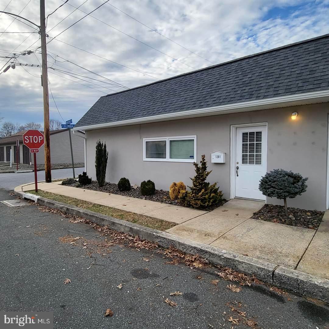 1201 Roosevelt Avenue - Photo 1