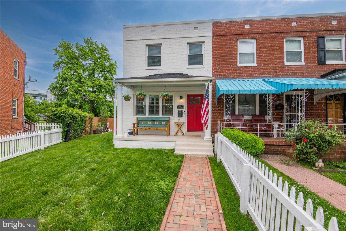 527 Duncan Avenue - Photo 1