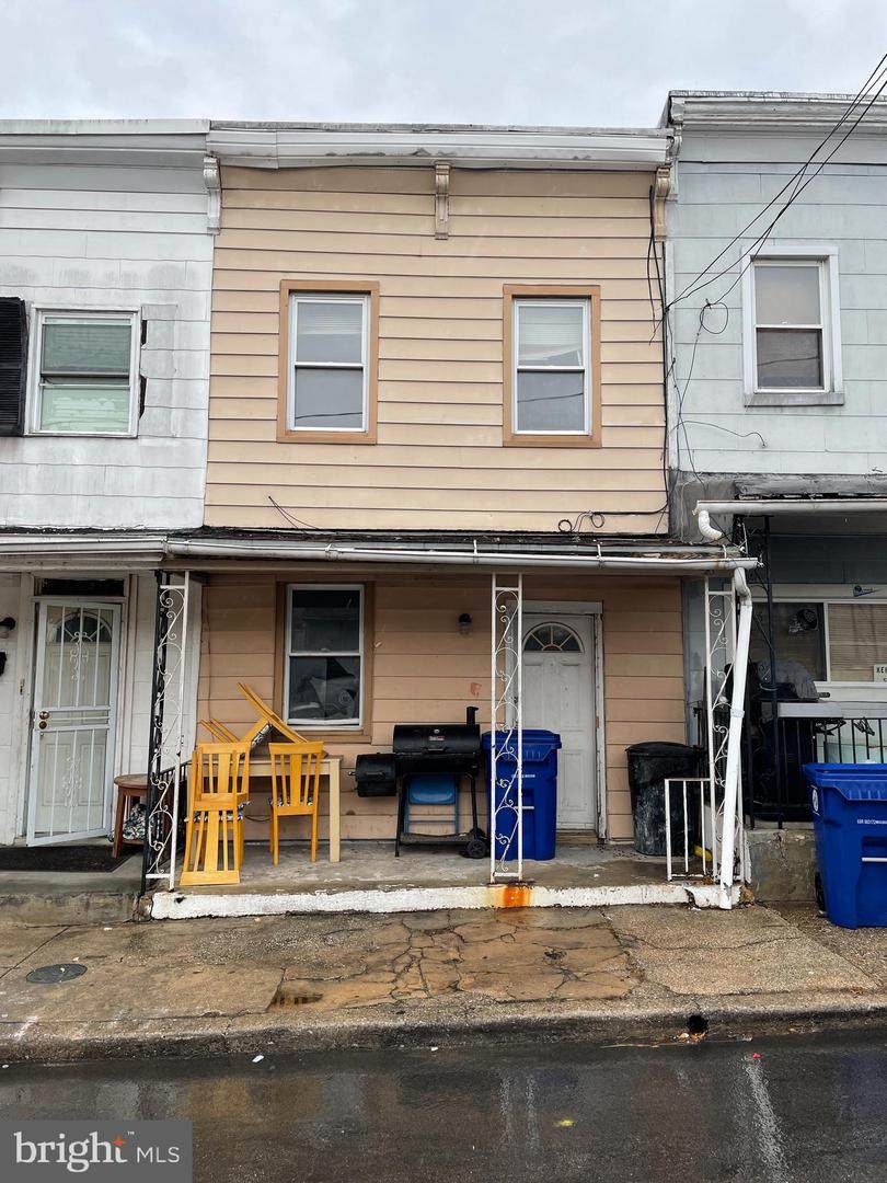 148 Irving Street - Photo 1