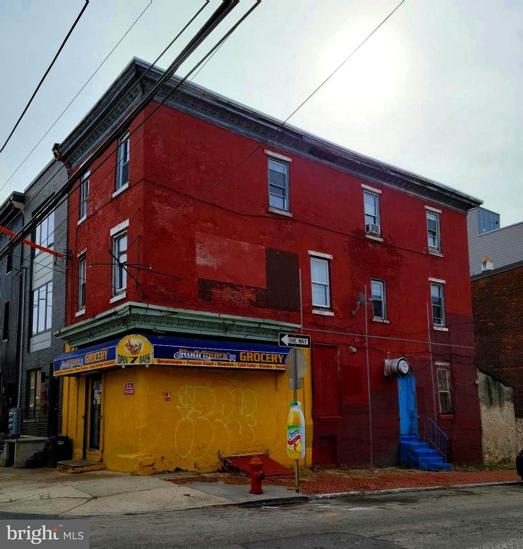 2438 Thompson Street - Photo 1