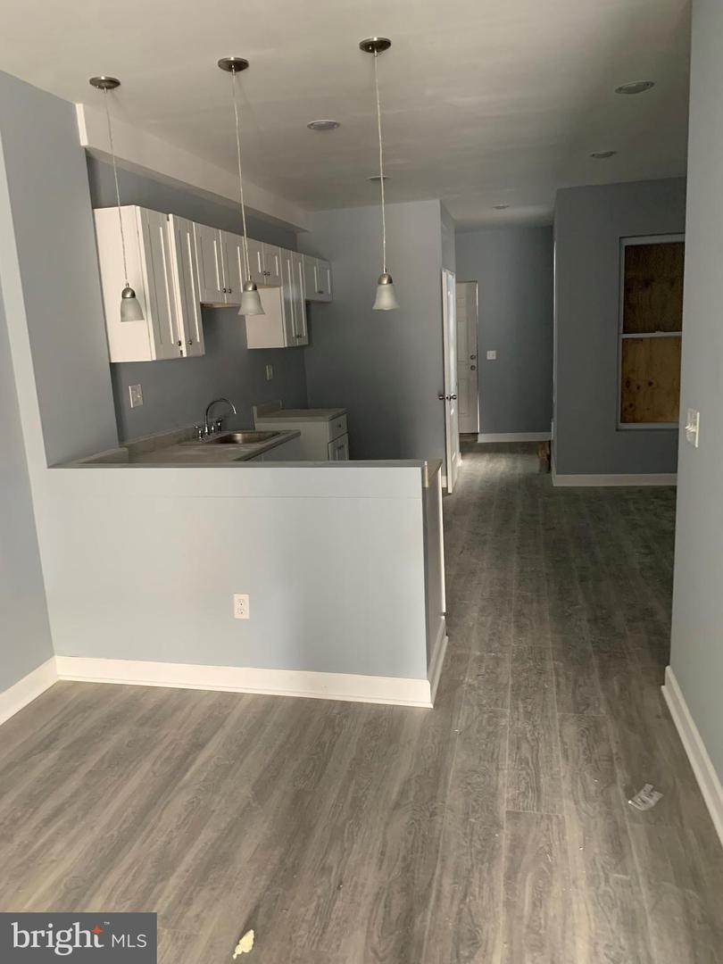 711 Longwood Street - Photo 1