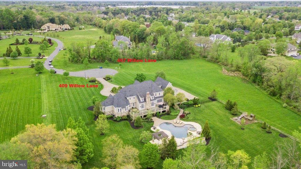 407 Willow Lane - Photo 1