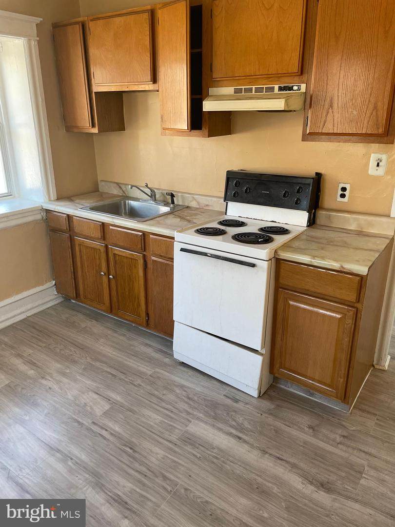 6232-APT B Broad Street - Photo 1
